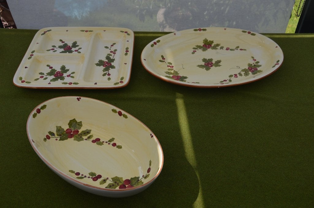3 Delig kerstservies / schalen van Siaki Dolomite hulstblad, Diversen, Kerst, Ophalen of Verzenden, Zo goed als nieuw