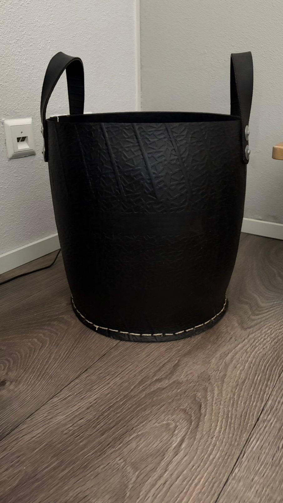Hoge zwarte mand leder look, Ophalen, Zo goed als nieuw, Rond, Riet