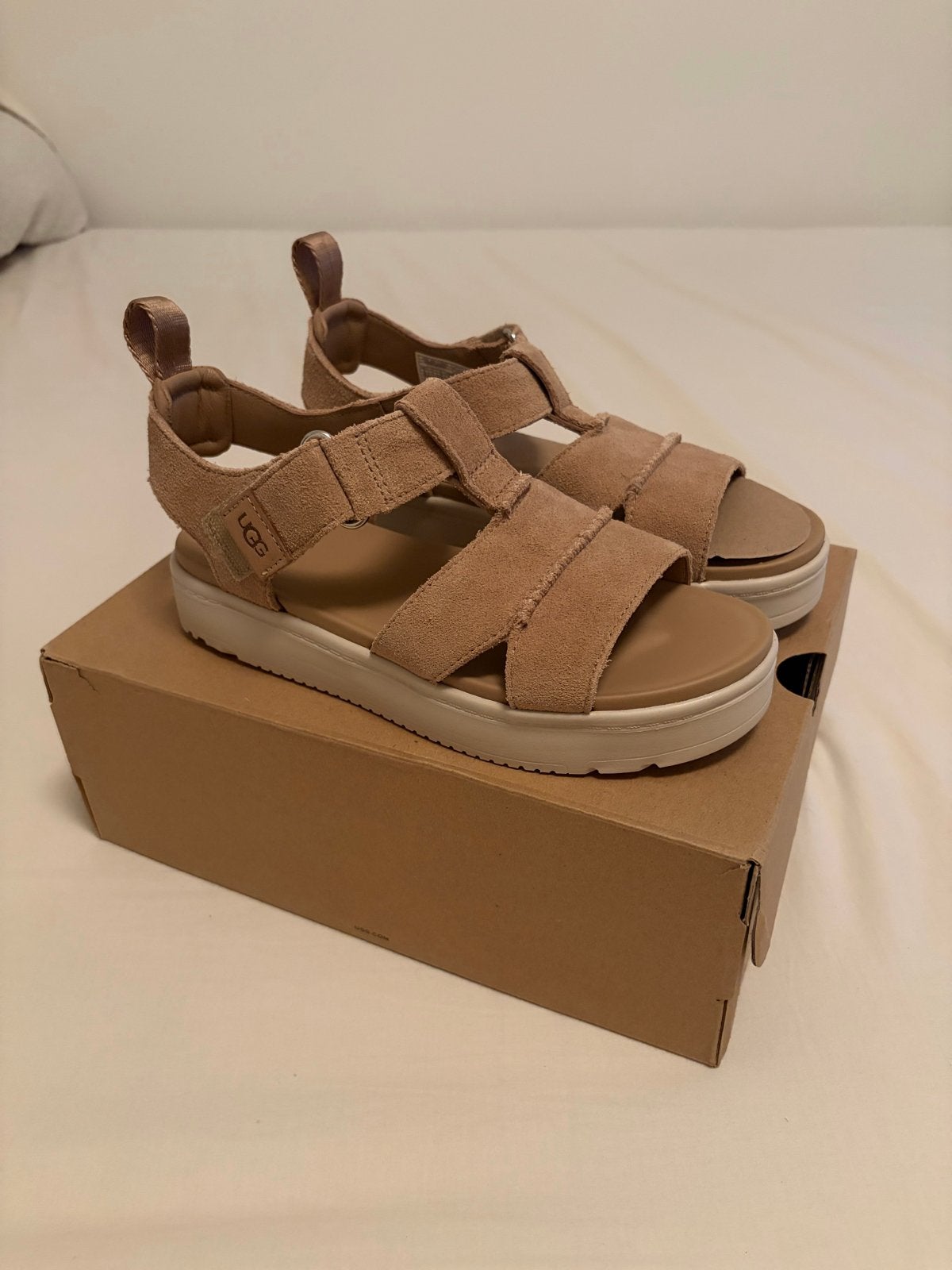 UGG sandalen maat 37 (valt als 36) - Leer, Ophalen of Verzenden, Gedragen, Beige, Sandalen of Muiltjes