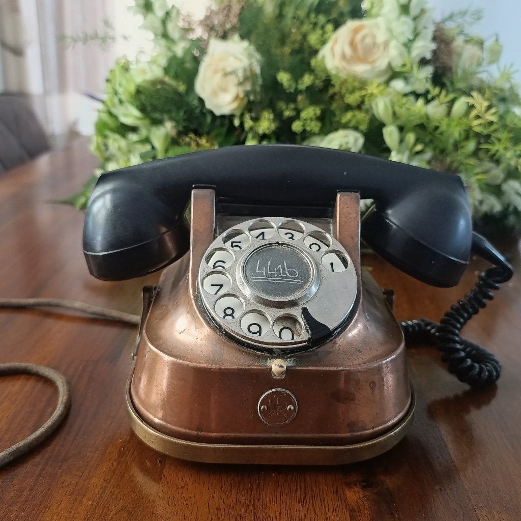 Koperen telefoon, Ophalen