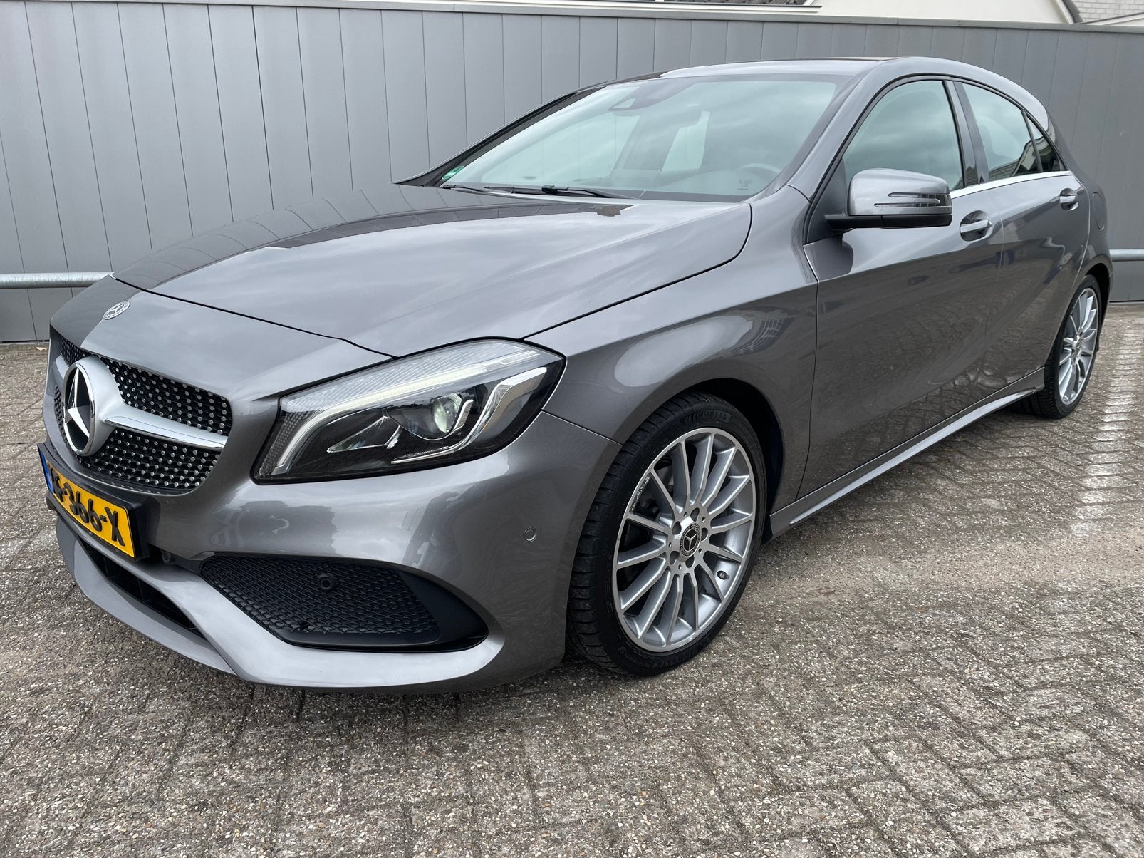 Mercedes-Benz A-Klasse A200 156pk 7G-DCT 2018 Grijs, Euro 5, Stof, 1595 cc, 19 km/l