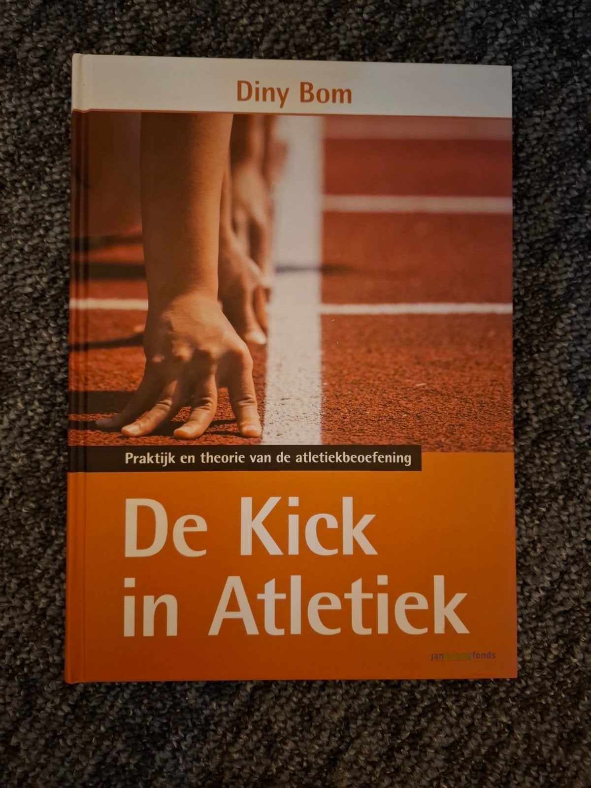 Diny Bom - De kick in atletiek, Nieuw, Ophalen of Verzenden, Diny Bom, Nederlands