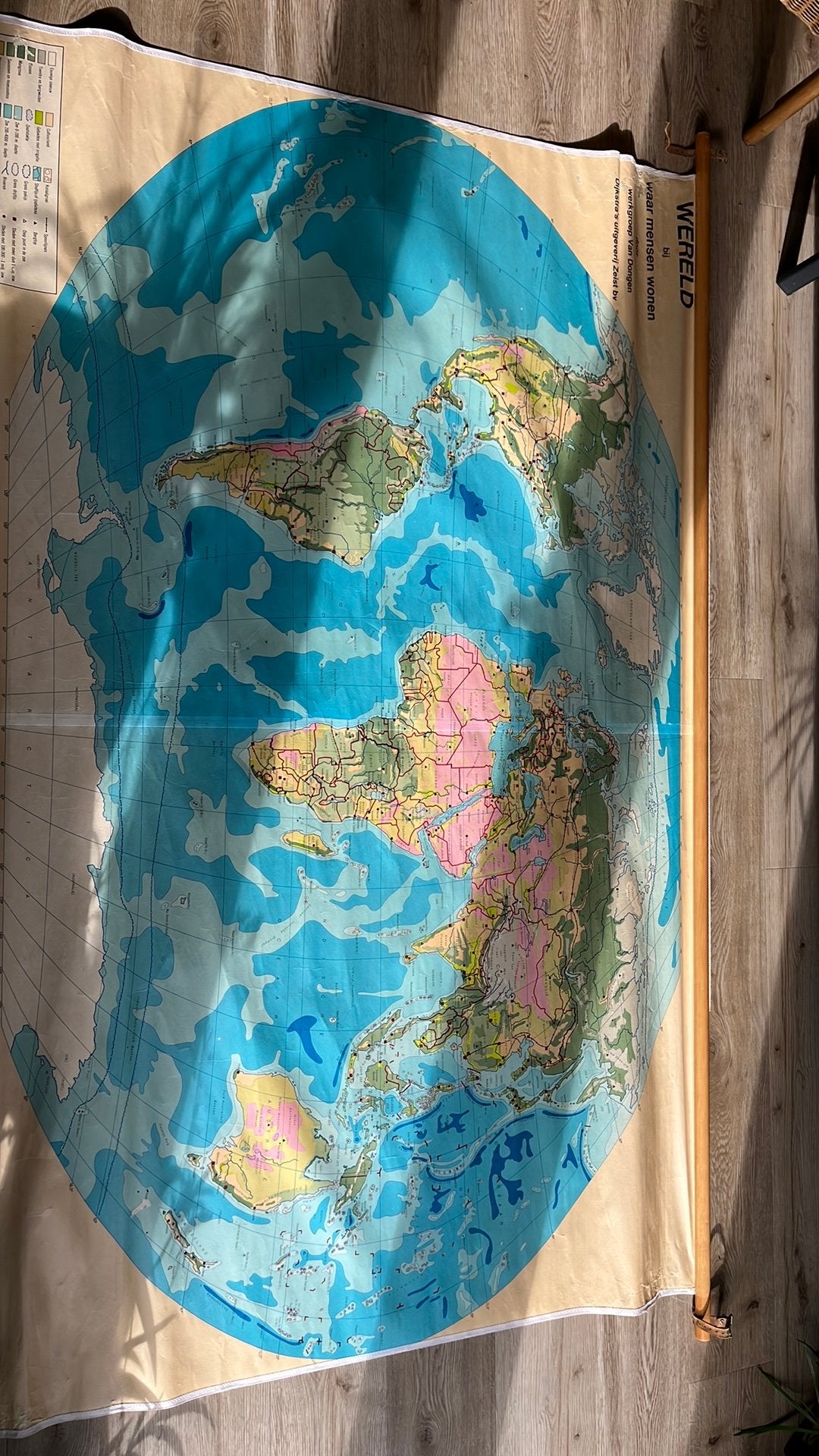 Wereldkaart, Ophalen