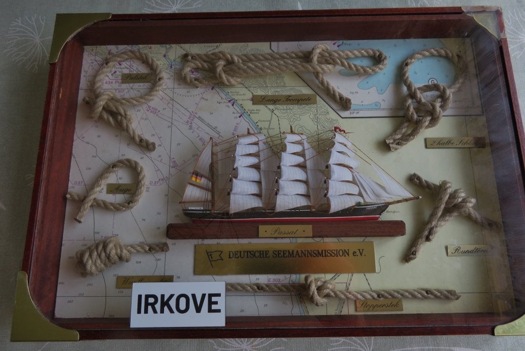 2 X VITRINE MET KNOPEN EN KATROL * Man Cave ? *, Verzenden, Zo goed als nieuw, 1:35 tot 1:50, Diorama