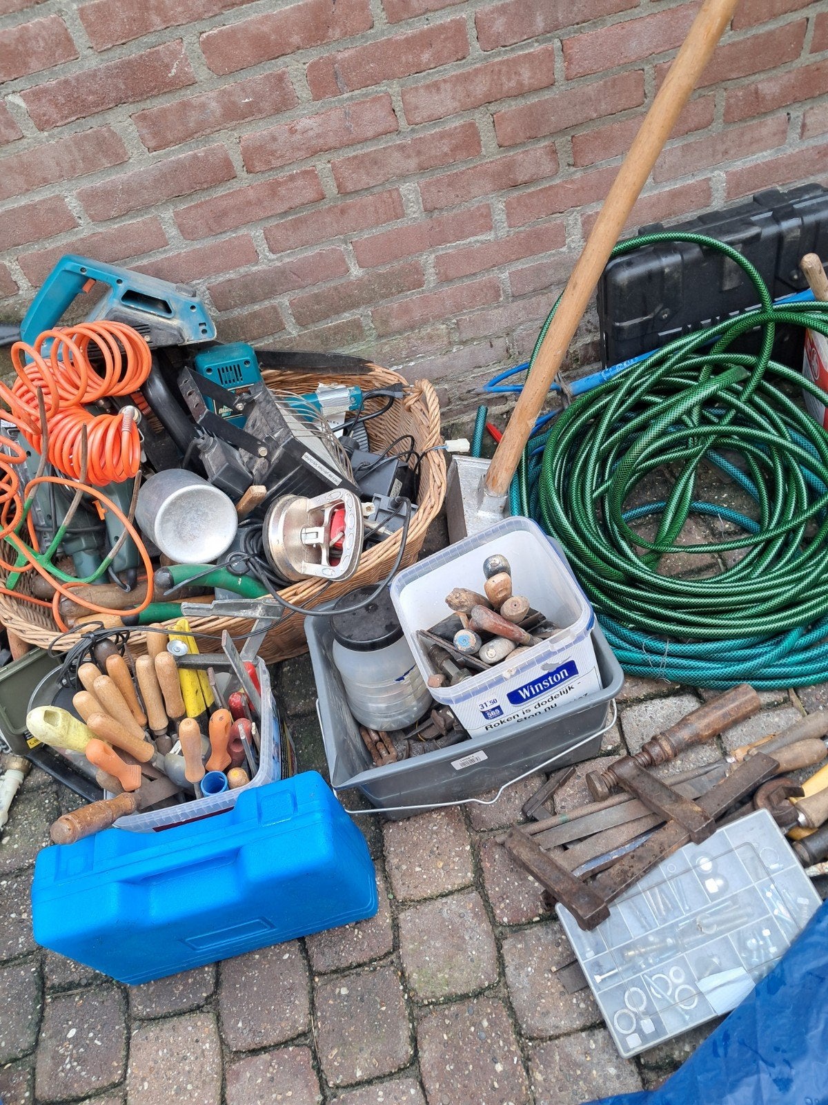 Foto 2 van Diverse partij oud gereedschap: boor, schuurmachines, etc.