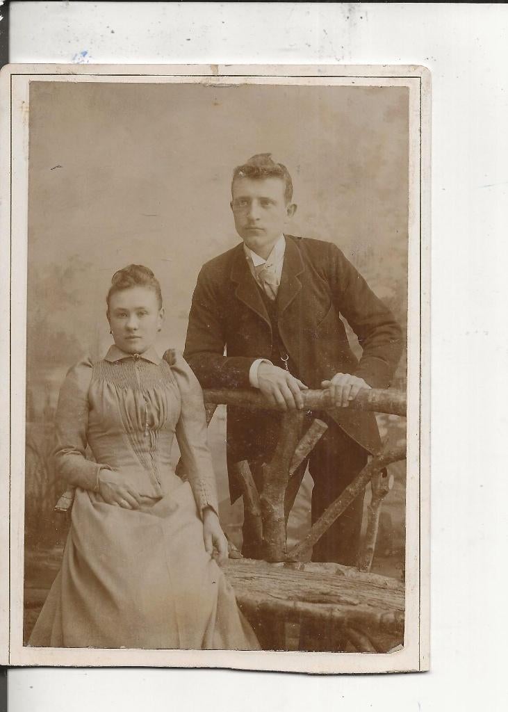 Haarlem Jong stel op en bij de bank, Ophalen of Verzenden, Voor 1920, Ongelopen, Noord-Holland