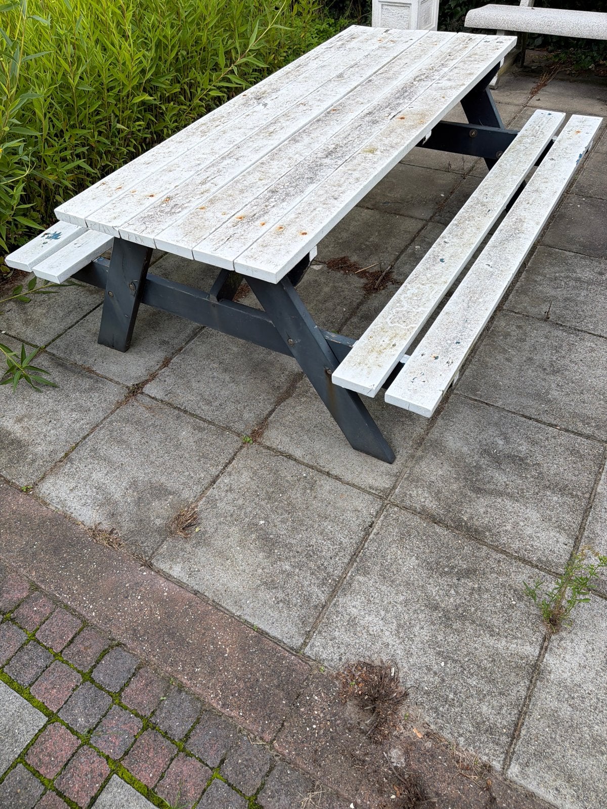 Gebruikte picknicktafel met witte verflaag - ophalen, Tuin en Terras, Ophalen, Gebruikt, Rechthoekig, Hout