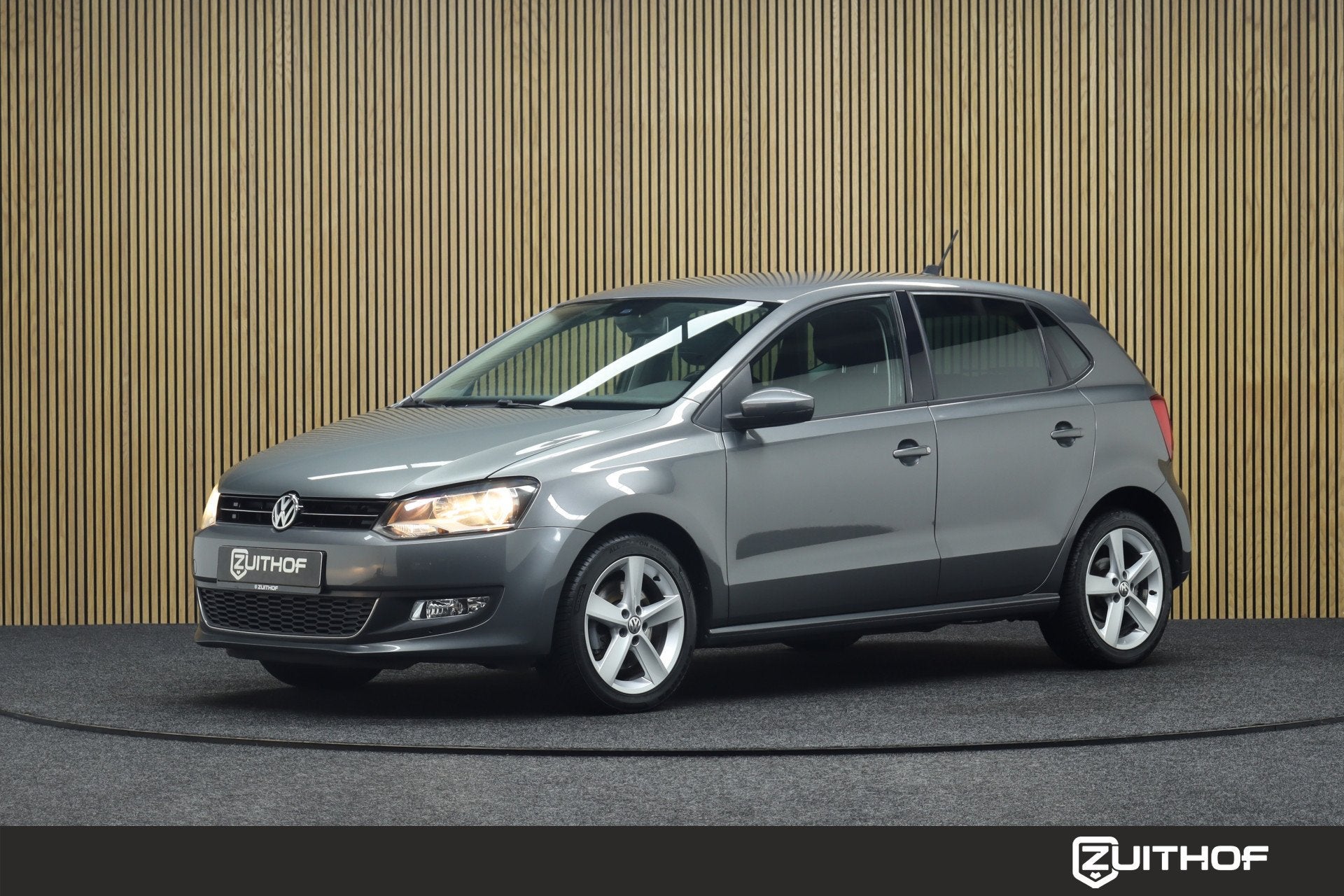 Volkswagen Polo 1.2 TSI BlueMotion Highline | Trekhaak | Cru, Euro 5, Stof, Zwart, 4 cilinders
