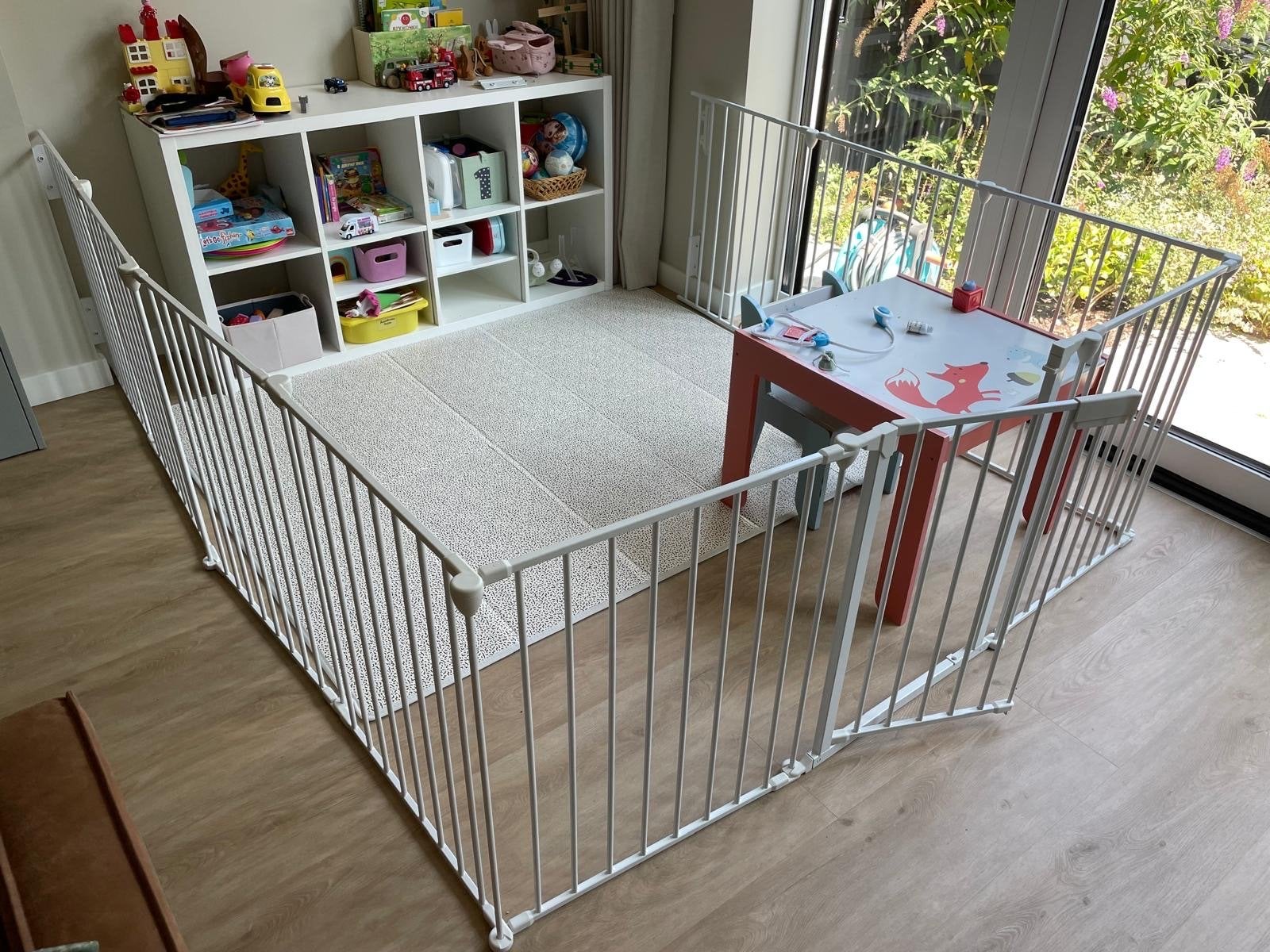 Wit metalen veiligheidshekje/box voor kinderen, Kinderen en Baby's, Ophalen, Gebruikt, Overige typen, 115 cm of meer