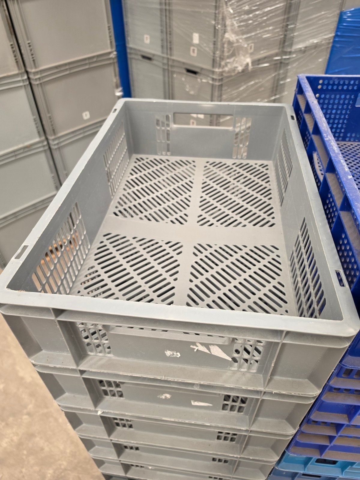 Dolly 80x60cm met 25 geperforeerde kratten 60x40cm, Info@emtrade.nl, Emtrade, 40 tot 60 cm, 50 tot 75 cm