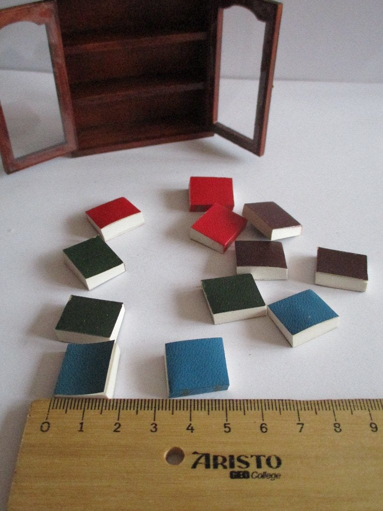 poppenhuis Mini Mundus Boekekastje met boekjes, Ophalen of Verzenden, Zo goed als nieuw, Decoratie