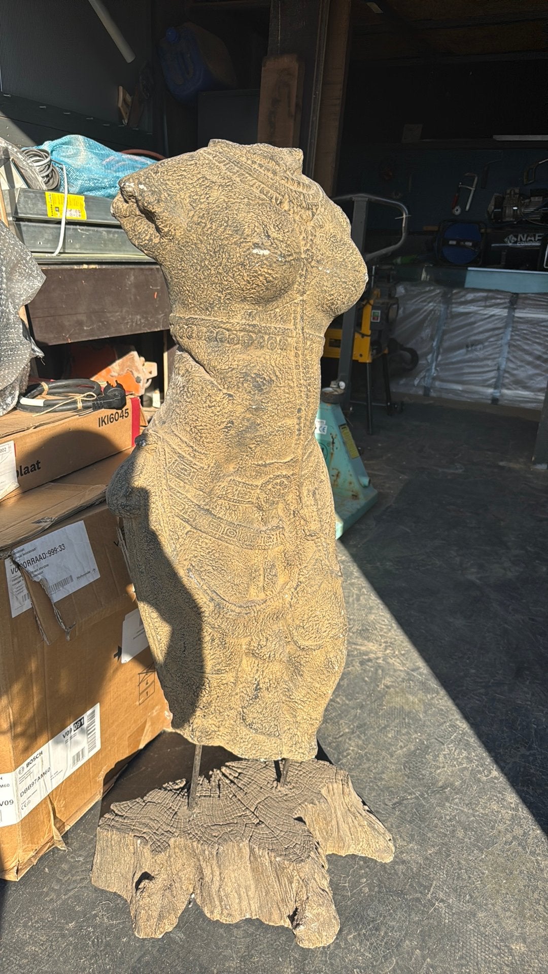 Mooi zwaar beeld vrouw, Ophalen, Zo goed als nieuw, Beton, Waterornament