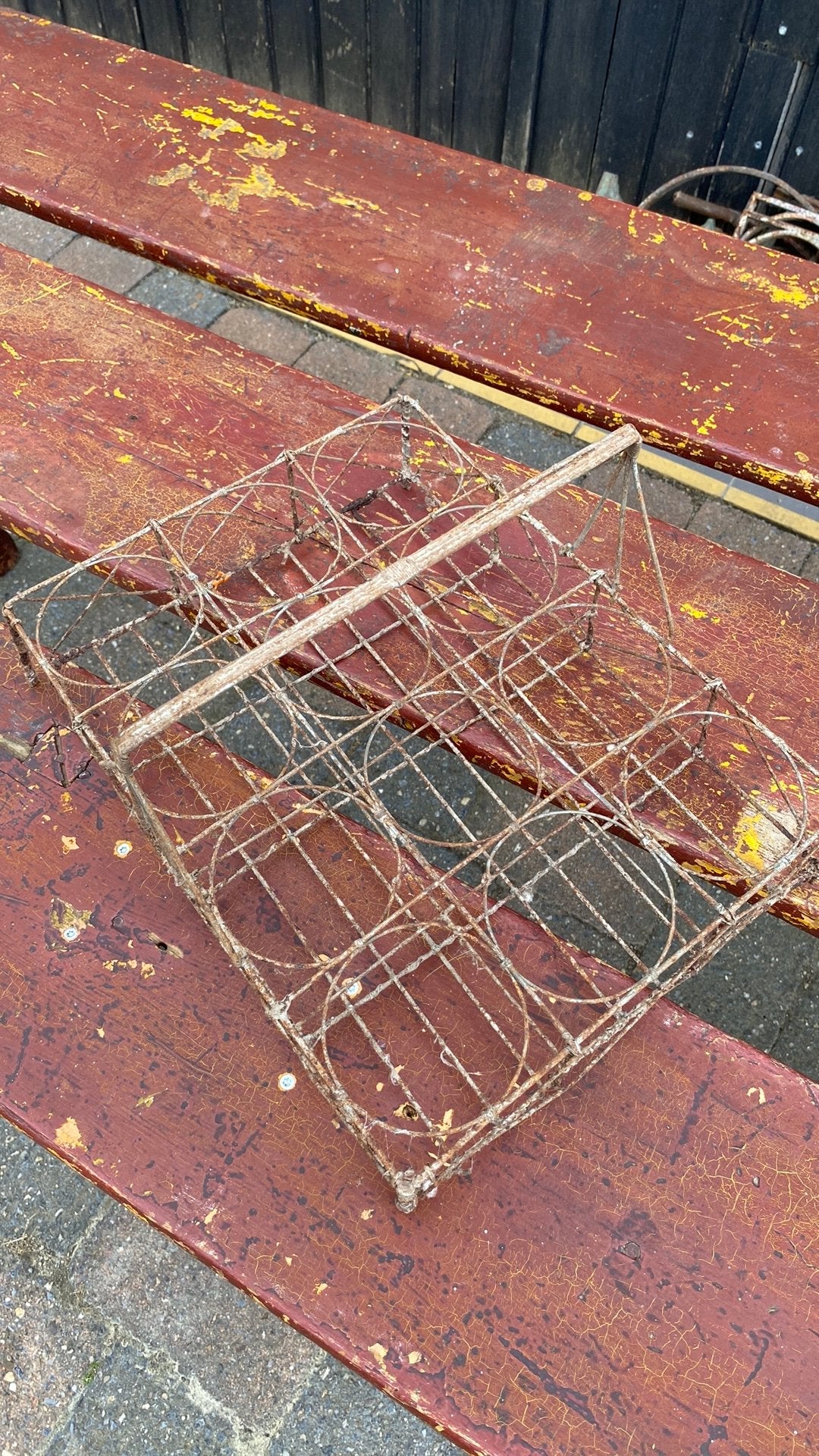 Brocante ijzeren glazen/ flessenrekje, Ophalen of Verzenden