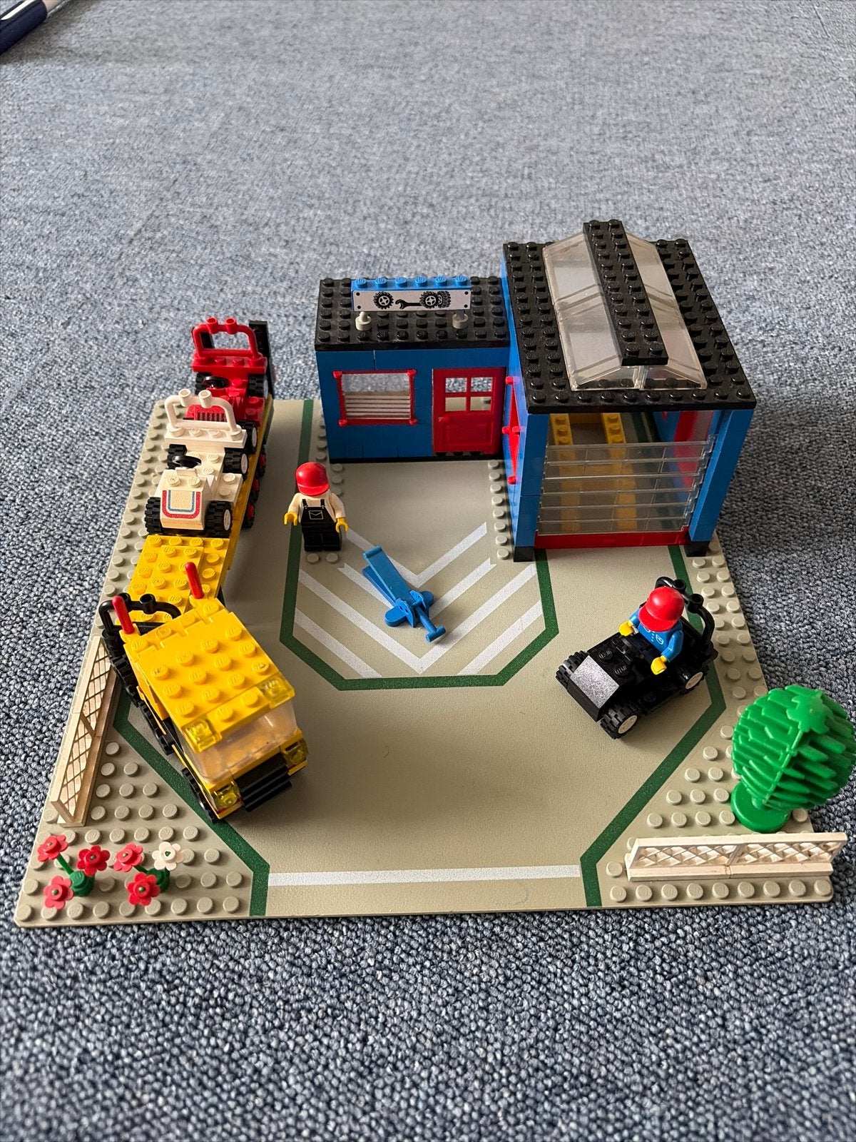 Lego Legoland Garage met Truck en Auto's (gedeeltelijk), Gebruikt, Lego, Ophalen of Verzenden, LEGOLAND