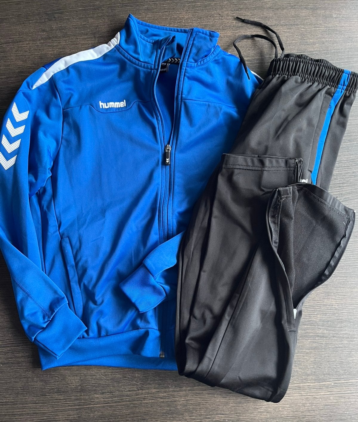 Hummel trainingspak blauw/zwart maat 164 (152), Kinderen en Baby's, Ophalen of Verzenden, Gebruikt, Jongen, Sport- of Zwemkleding