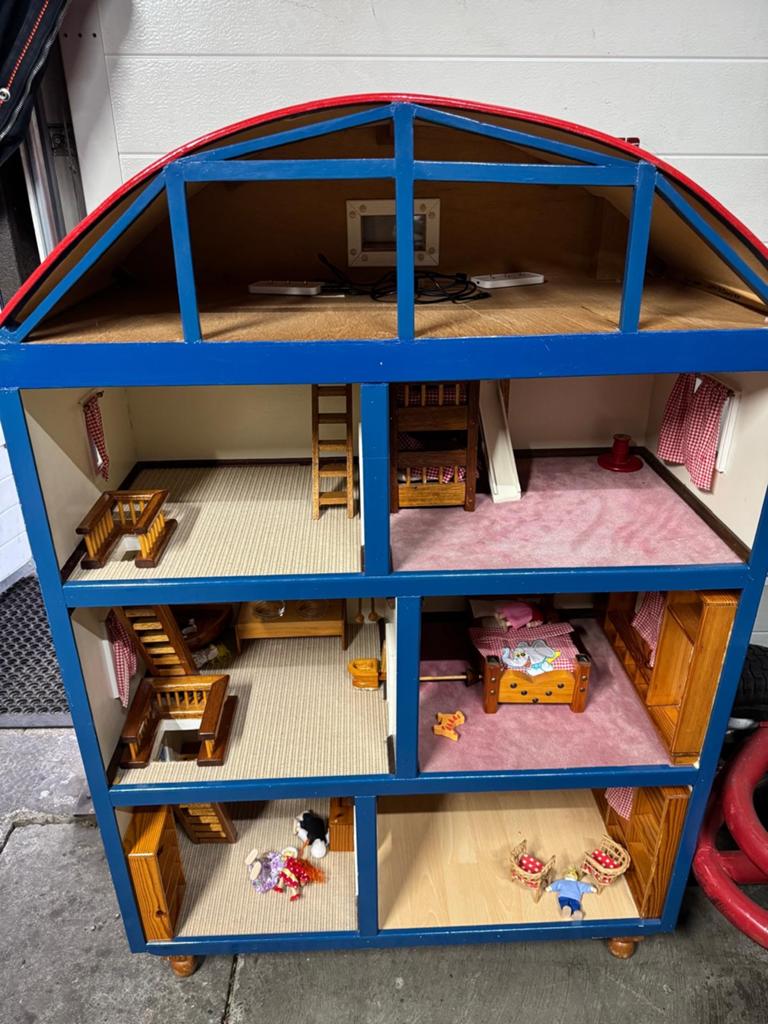 Uniek groot handgemaakt poppenhuis met meubels, Ophalen, Gebruikt, Poppenhuis