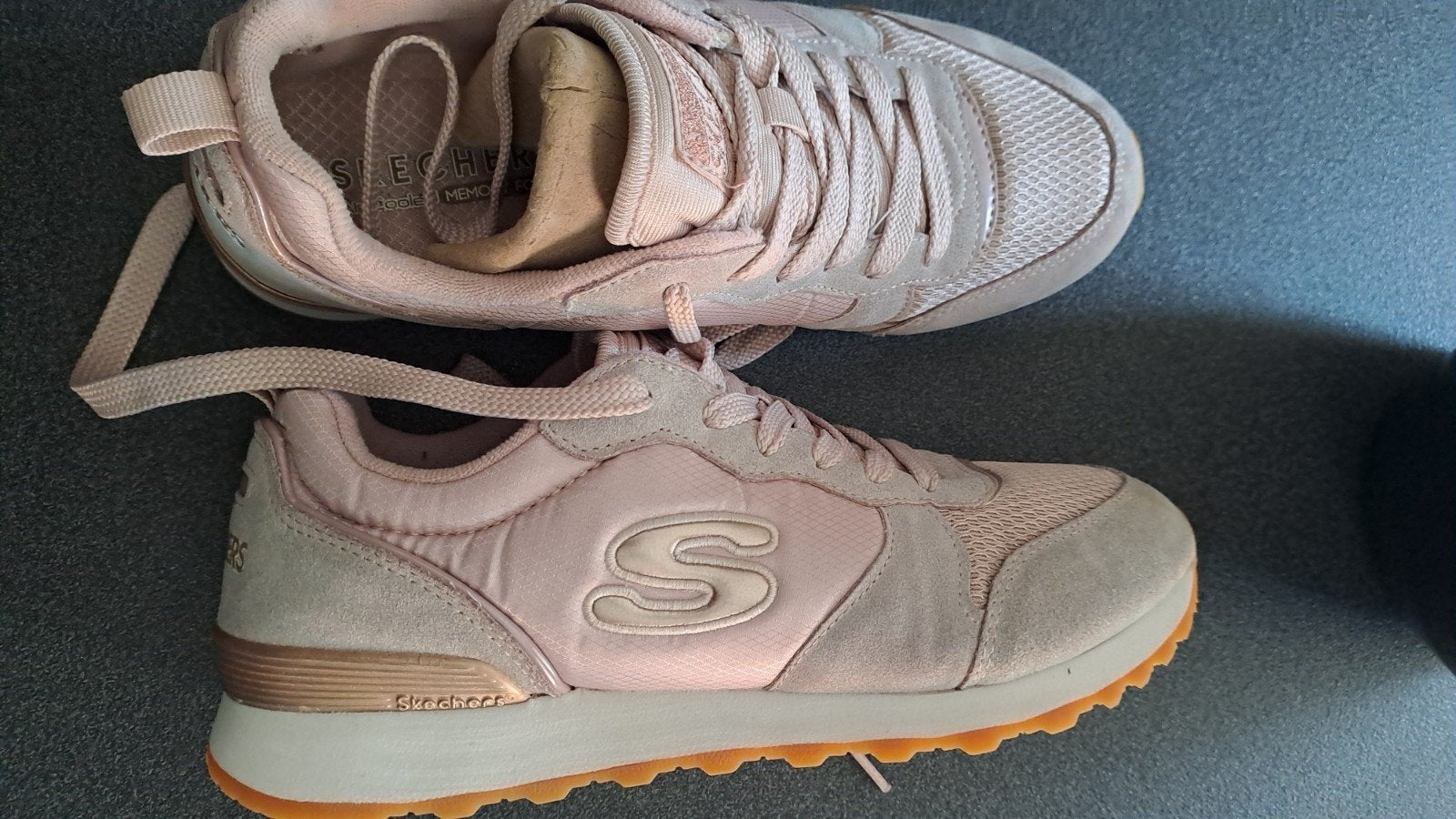 Skechers sneakers met foam zooltjes - Maat 39, Skechers, Beige, Ophalen of Verzenden, Sneakers of Gympen