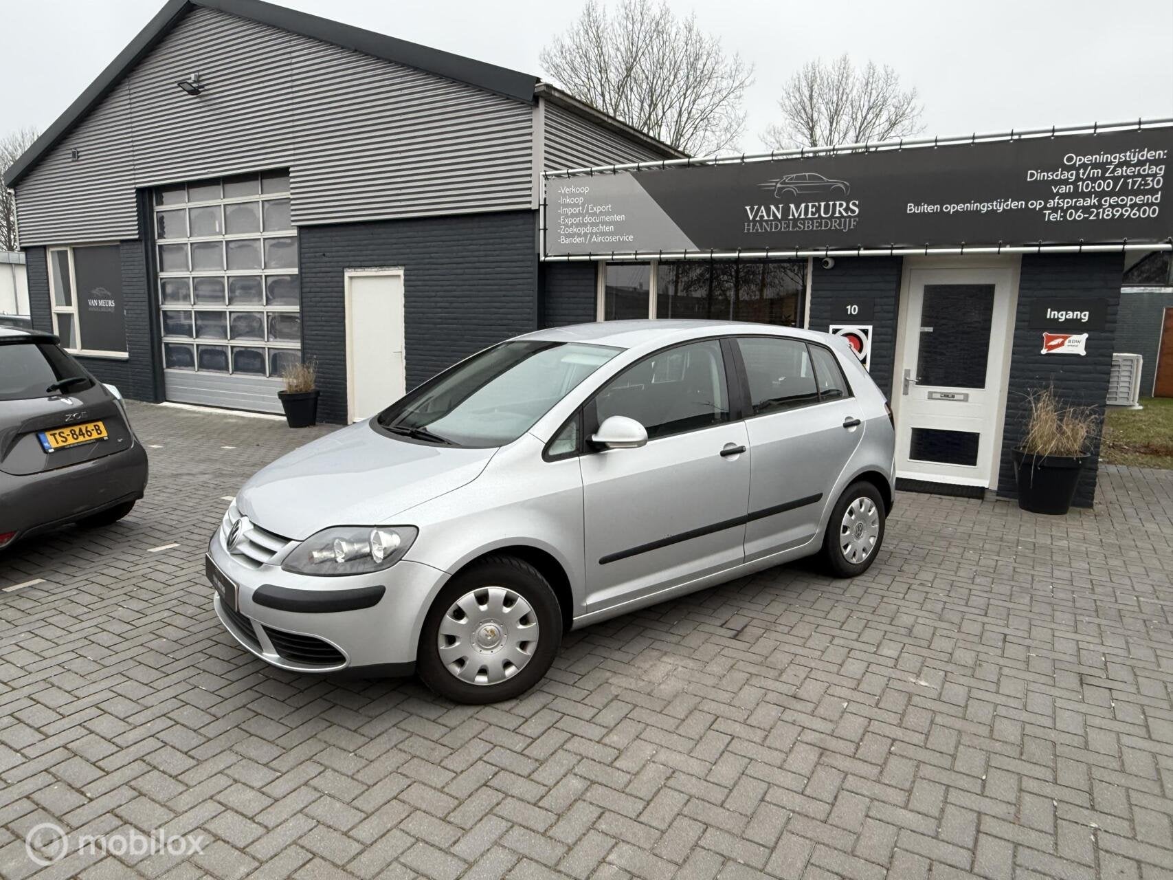 Volkswagen Golf 1.6 FSI Comfortline, airco, trekhaak, apk 02, Voorwielaandrijving, Gebruikt, Zwart, 4 cilinders