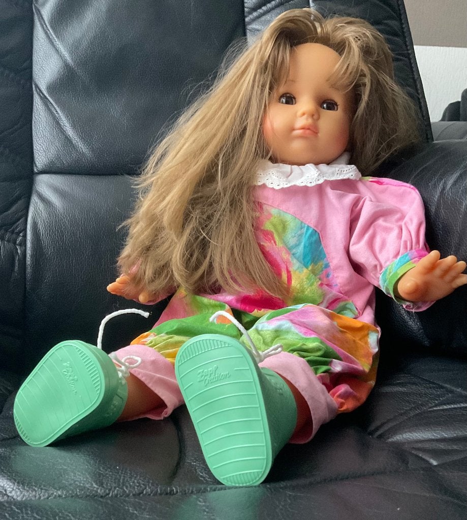 Mooie ZAPF CREATION pop met lang haar en bruine ogen(53cm), Kinderen en Baby's, Speelgoed | Poppen, Ophalen, Zo goed als nieuw