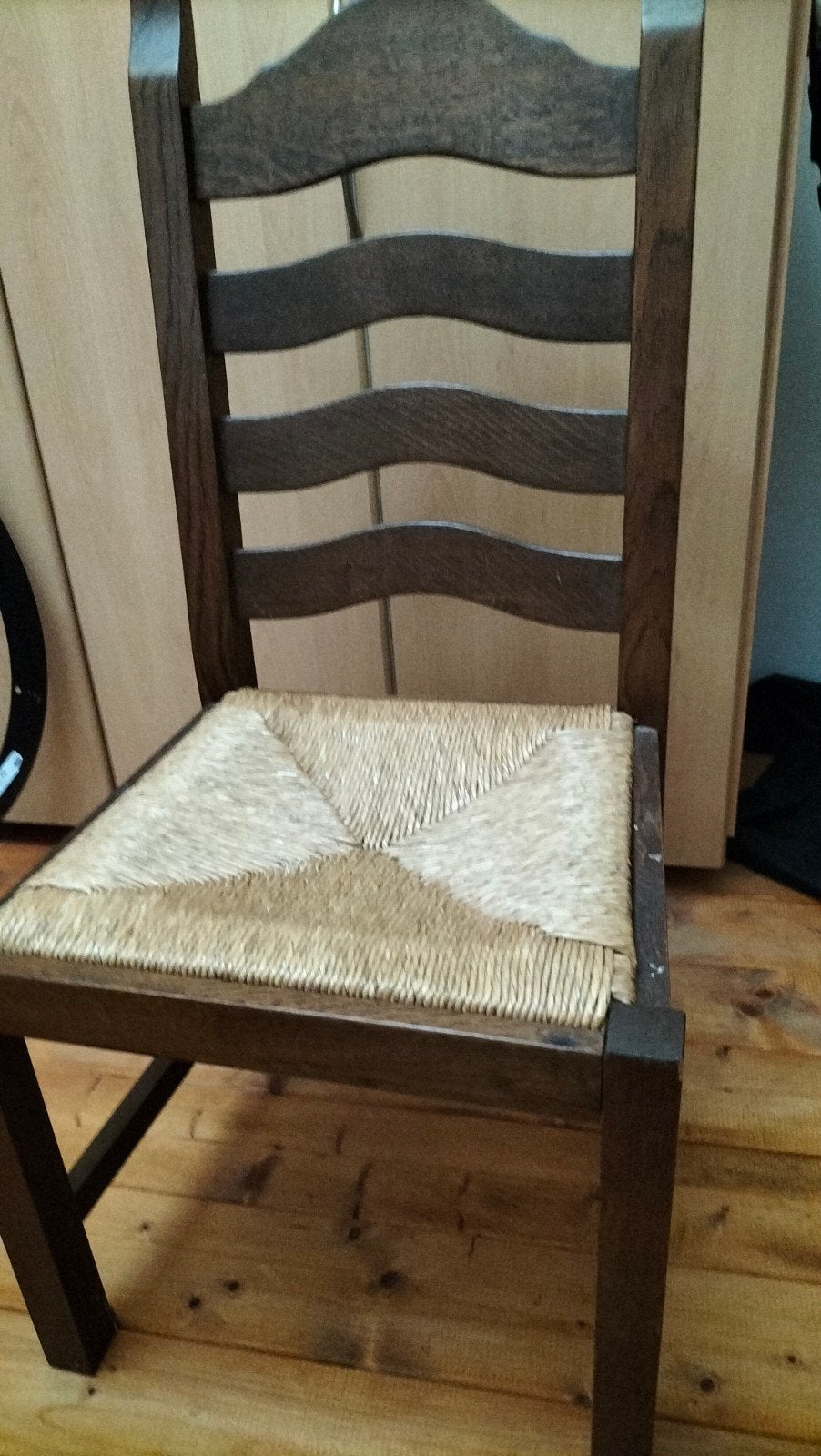 Houten stoel met rieten zitting, Ophalen