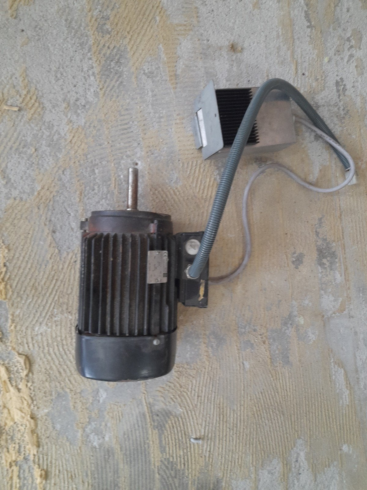 3x Elektromotor met 19mm as, eventueel met besturing, Doe-het-zelf en Verbouw, Motoren, Ophalen of Verzenden, Gebruikt, Elektromotor