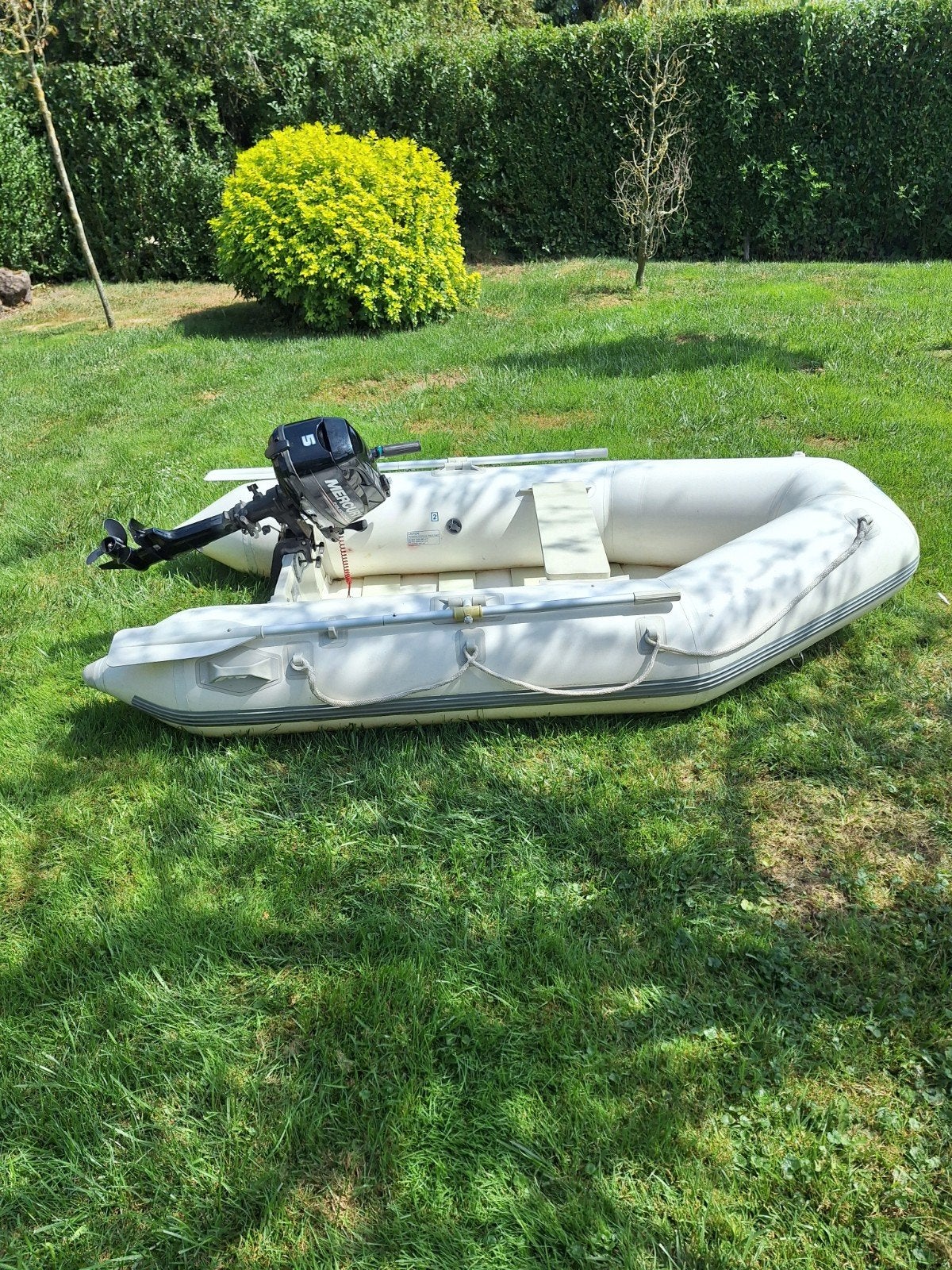 Z-Ray 300 opblaasboot met Mercury 5pk buitenboordmotor, Ophalen, Gebruikt