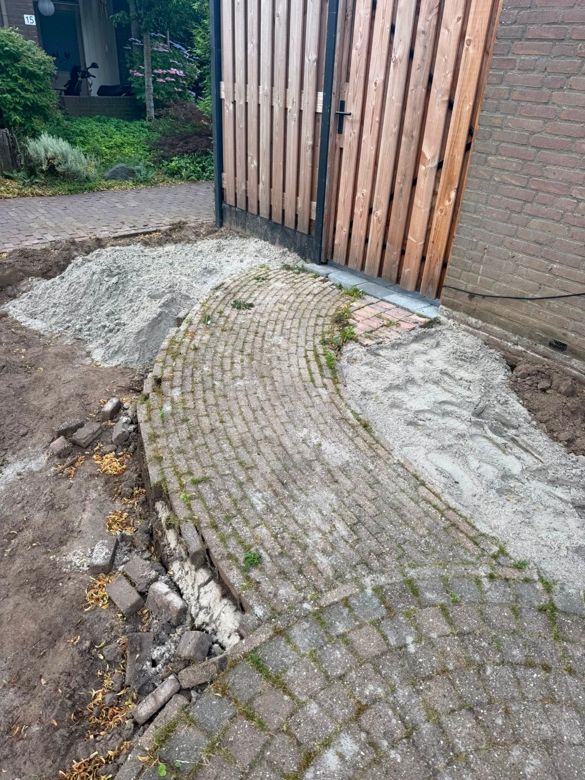 Gratis: stenen voor tuin of oprit, Tuin en Terras, Tegels en Klinkers, Ophalen, Gebruikt, Klinkers, 10 m² of meer