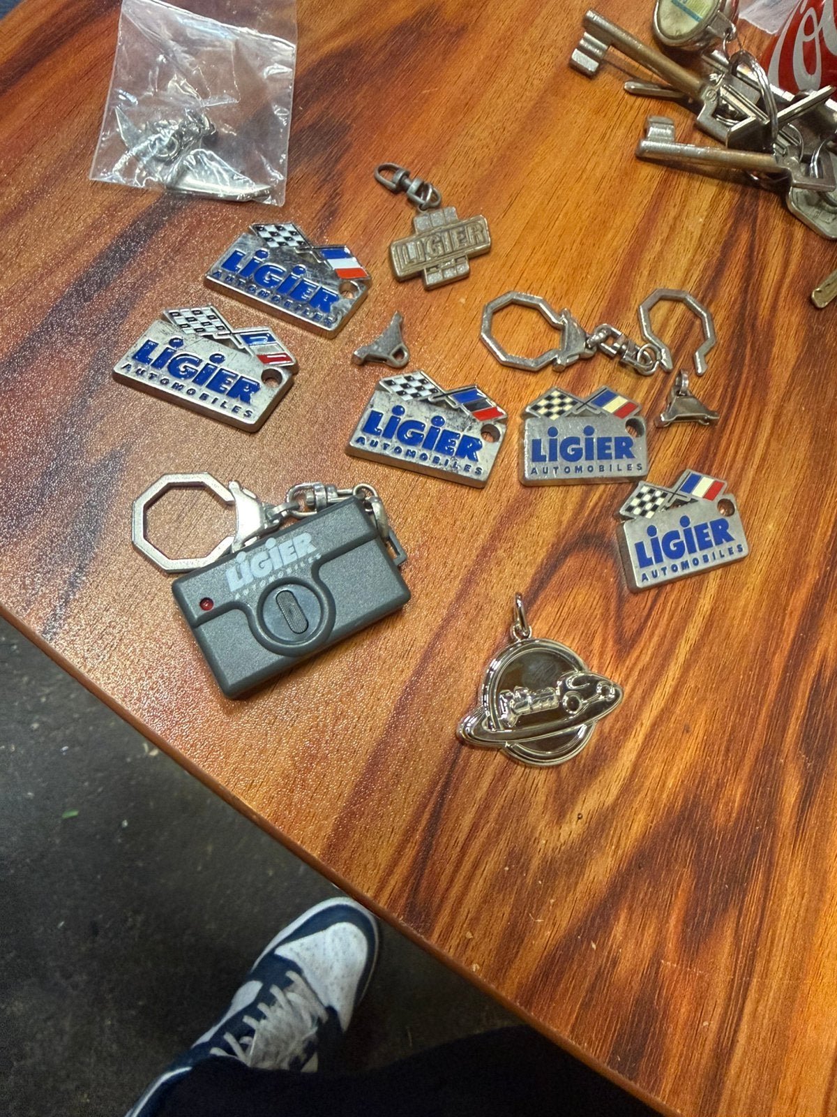 Legier sleutelhangers+ logo,s, Ophalen of Verzenden, Zo goed als nieuw