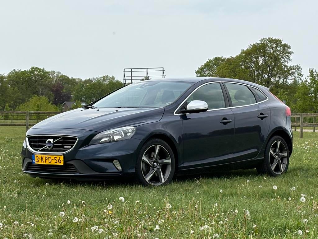 Volvo V40 1.6 T3 150PK R-Design, Auto's, Volvo, Voorwielaandrijving, Zwart, 4 cilinders, Origineel Nederlands