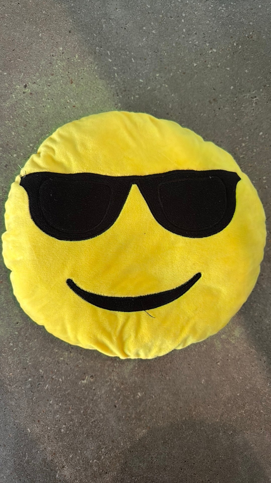 Smiley/ Emoji/ cool kussen, Geel, Ophalen of Verzenden, Zo goed als nieuw, Overige typen