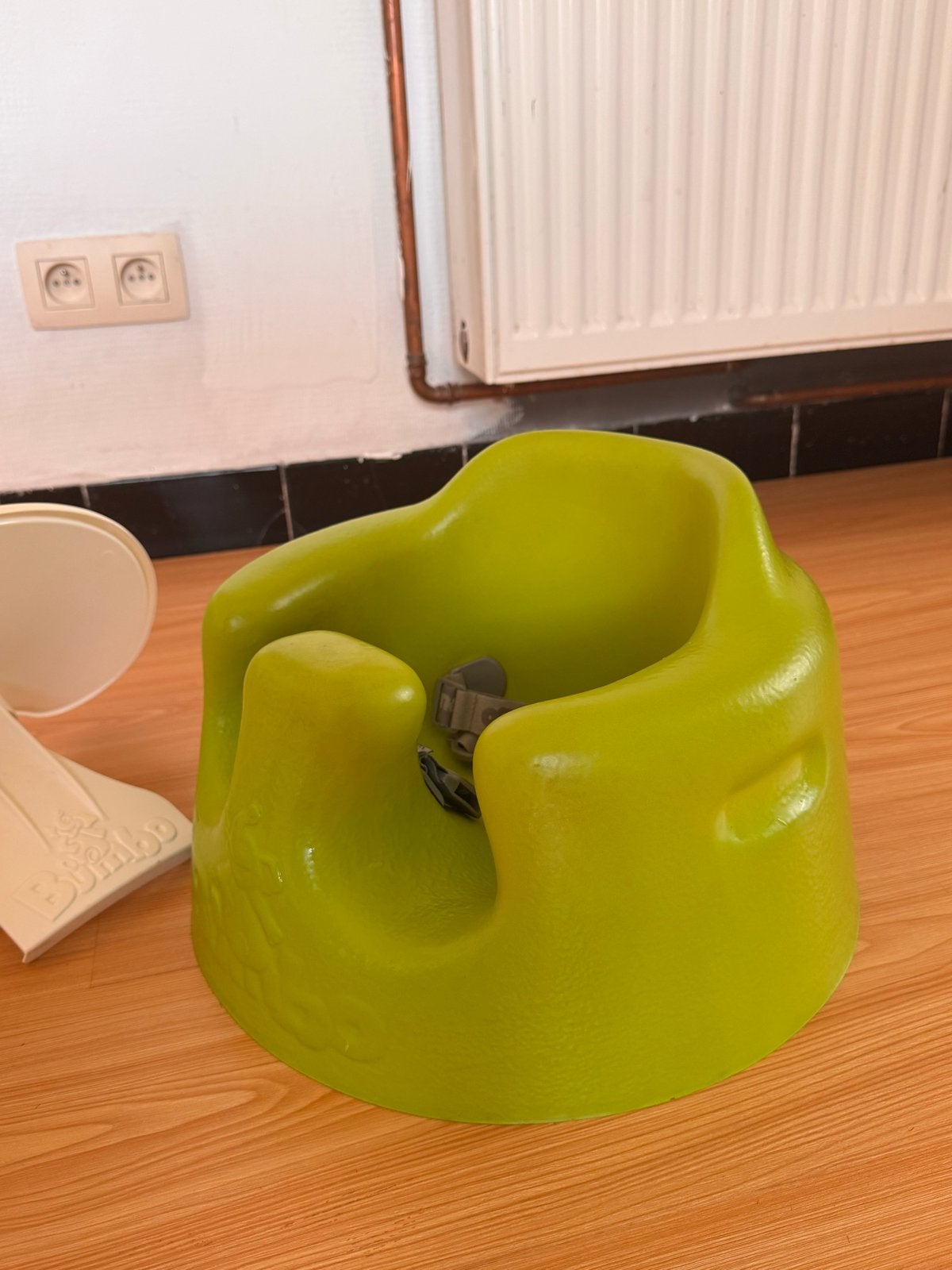 Bumbo zitje met tafeltje, Kinderen en Baby's, Ophalen, Gebruikt, Overige typen, Afneembaar eetblad