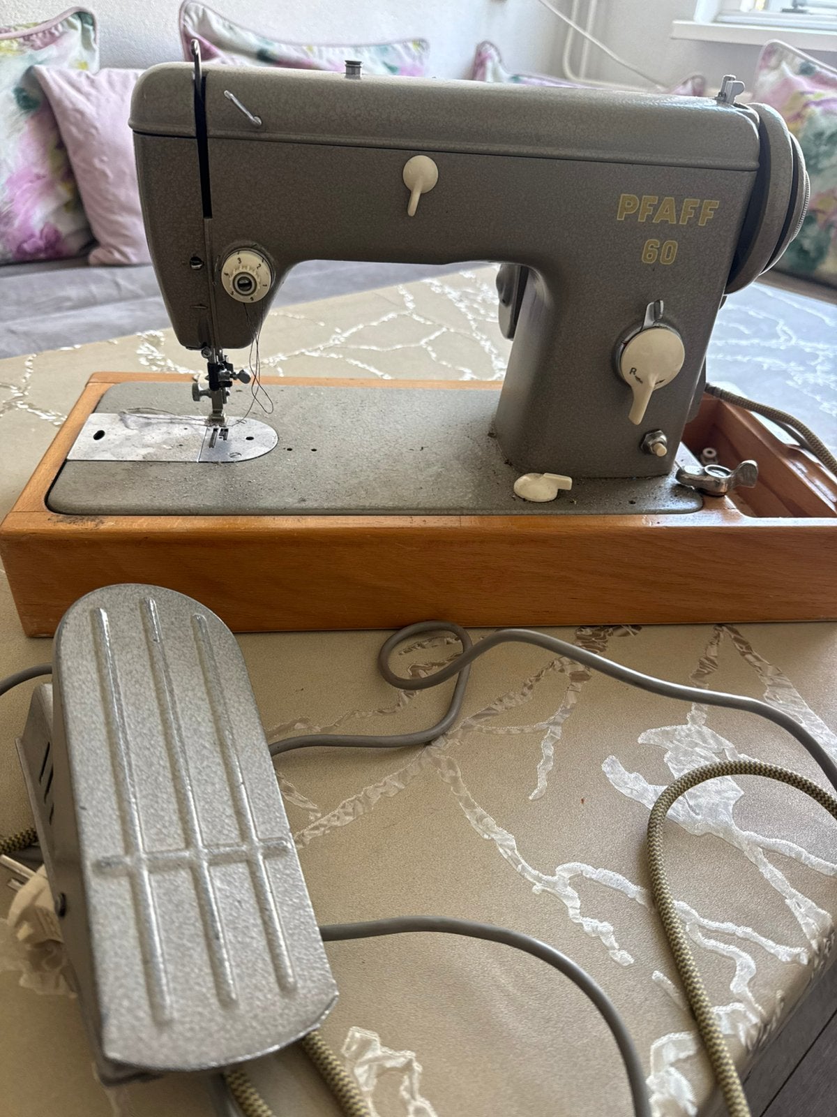 Naaimachine te koop, Ophalen