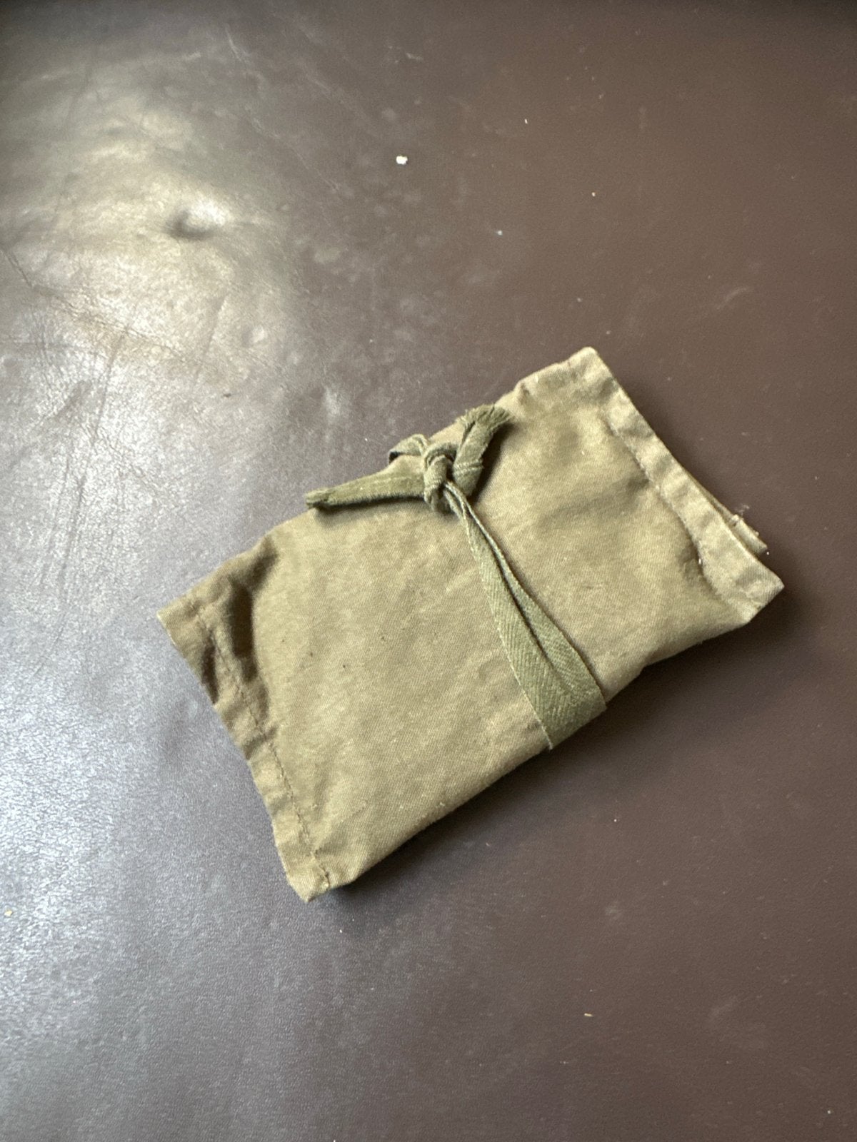 Vintage leger Naaisetje met Knopen en Naalden, Ophalen of Verzenden, Landmacht, Nederland, Overige typen