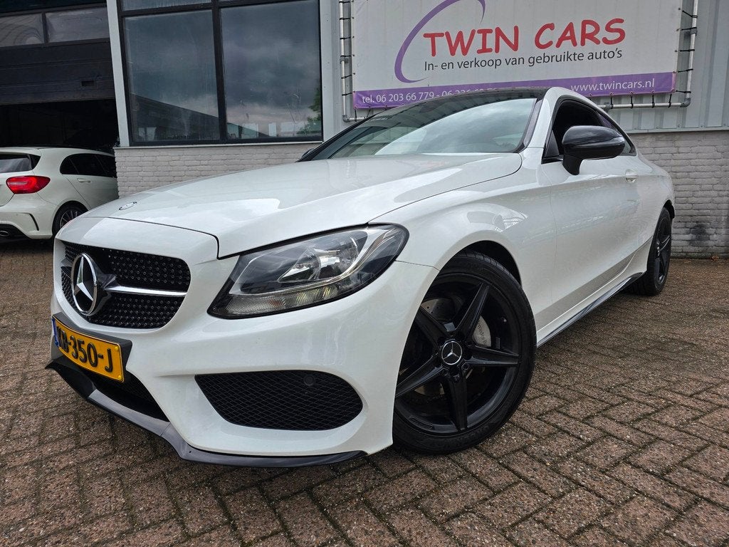 Mercedes-Benz C-klasse Coupé 180 AMG NIGHT NAVI, Auto's, Achterwielaandrijving, Gebruikt, 4 stoelen, Wit