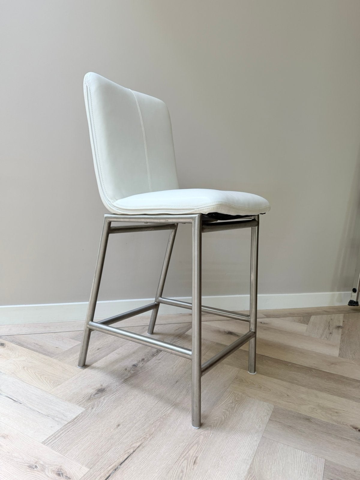 2 /4 /6 wit lederen Henders & Hazel design barkruk rvs frame, Huis en Inrichting, Barkrukken, Ophalen, 5 krukken of meer, -, -