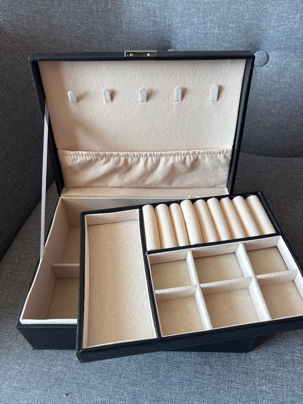 Zwarte sieradendoos met meerdere vakken, Ophalen, Zo goed als nieuw, Zwart, Hardcase