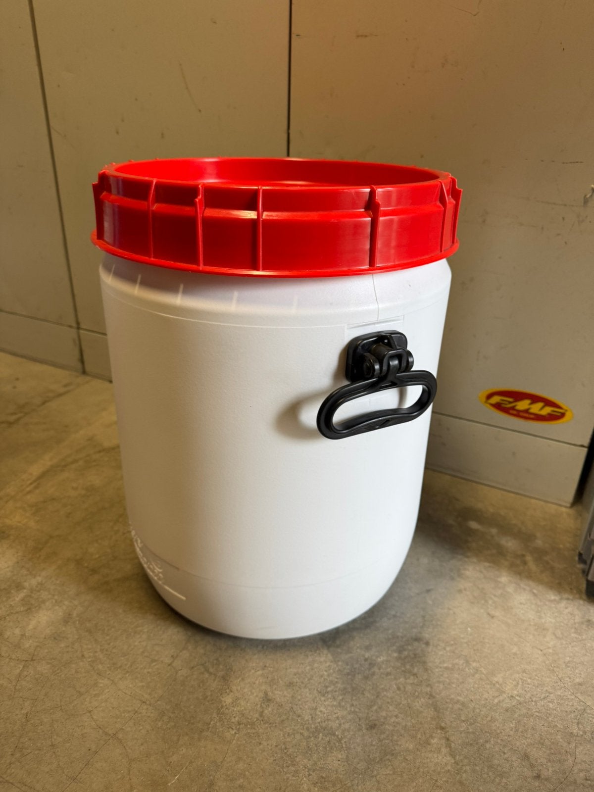34 liter Curtec voerton met handvaten en schroefdeksel, Minder dan 75 liter, Ophalen, Zo goed als nieuw, Kunststof
