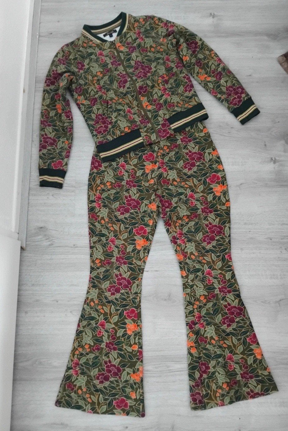 King Louie Bloemenprint Set (Jasje & Broek), Kleding | Dames, Broeken en Pantalons, Ophalen of Verzenden, Zo goed als nieuw, King Louie