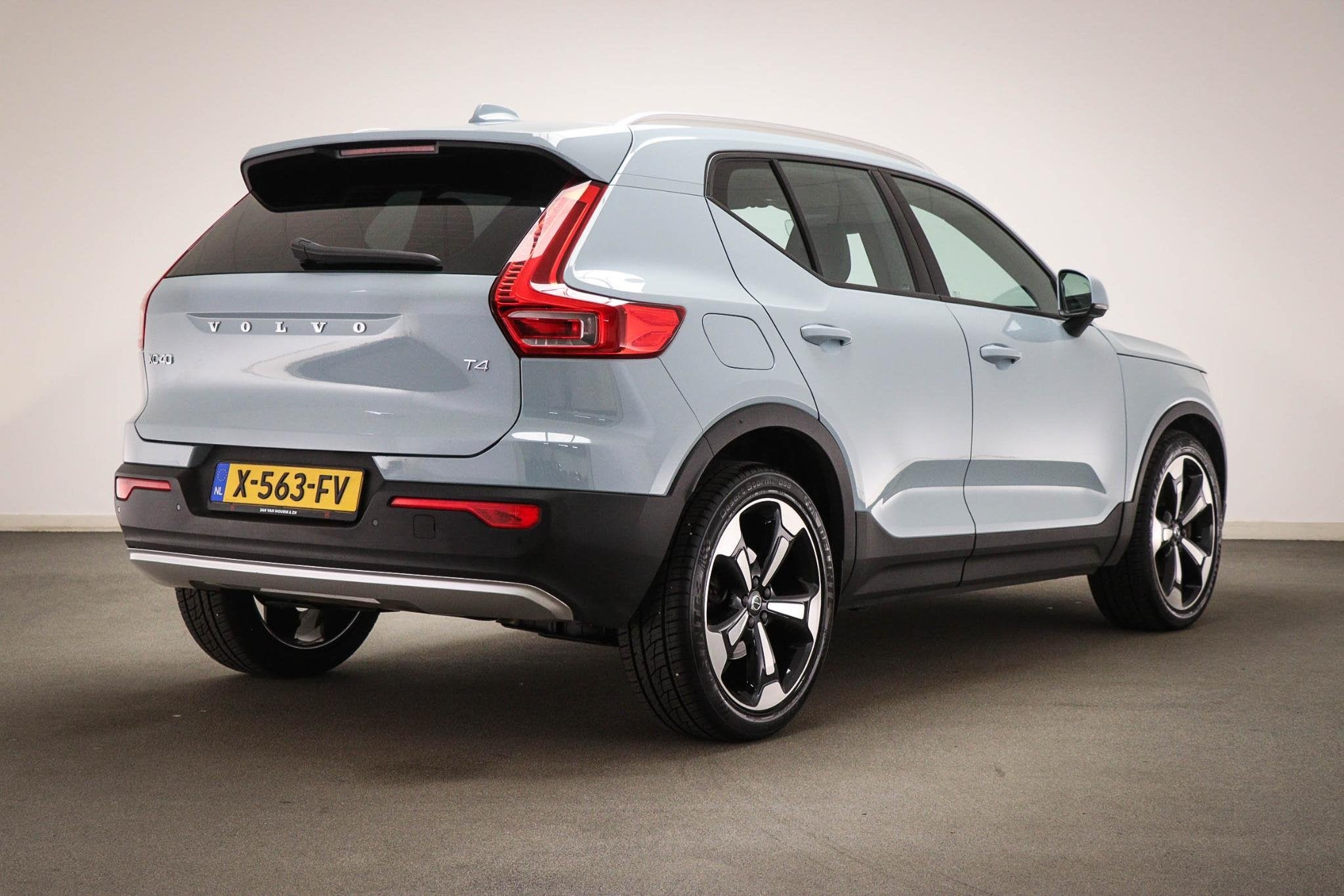 Volvo XC40 2.0 T4 | PANORAMADAK | BLIS | DAB | APPLE | ON CA, Blauw, Automatische klimaatregeling, SUV of Terreinwagen, 84 €/maand