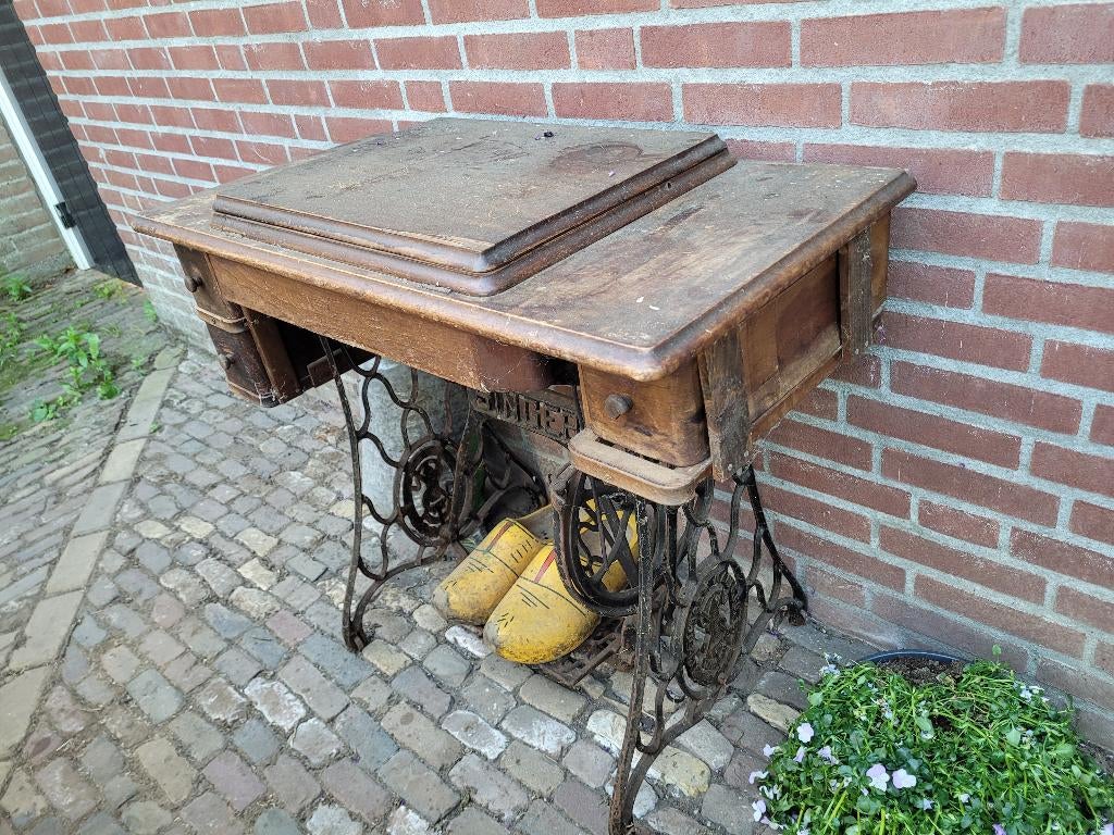Mooie antieke Singer trapnaaimachine, Ophalen