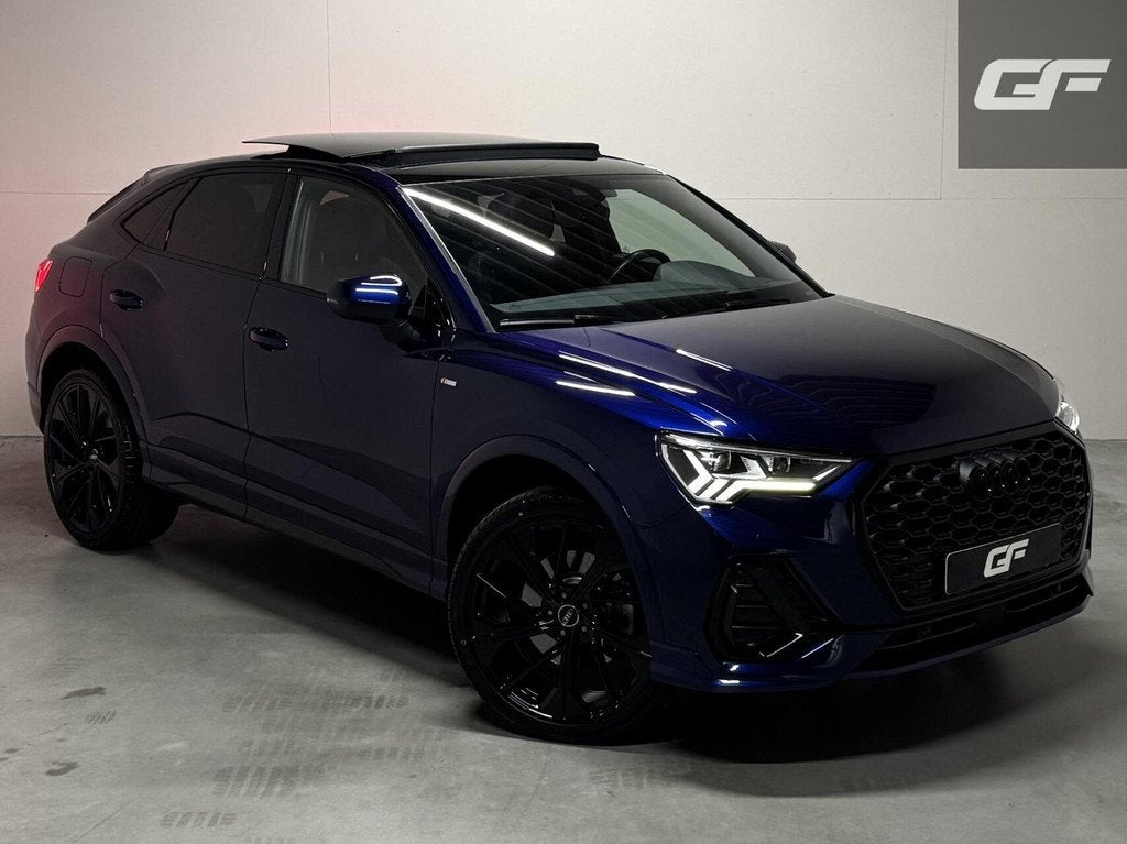 Audi Q3 Sportback 45 TFSIe S-line Black Edion Pano Carplay A, Gebruikt, Met garantie (alle), Blauw, Leder en Stof