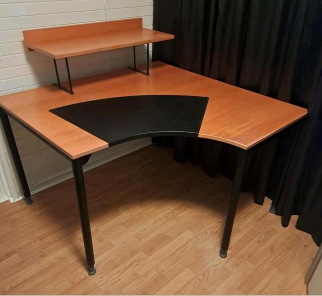 GROOT HOEKBUREAU 1.20 X 1.20 CM WERKTAFEL COMPUTER MEUBEL, Huis en Inrichting, Bureaus, Ophalen