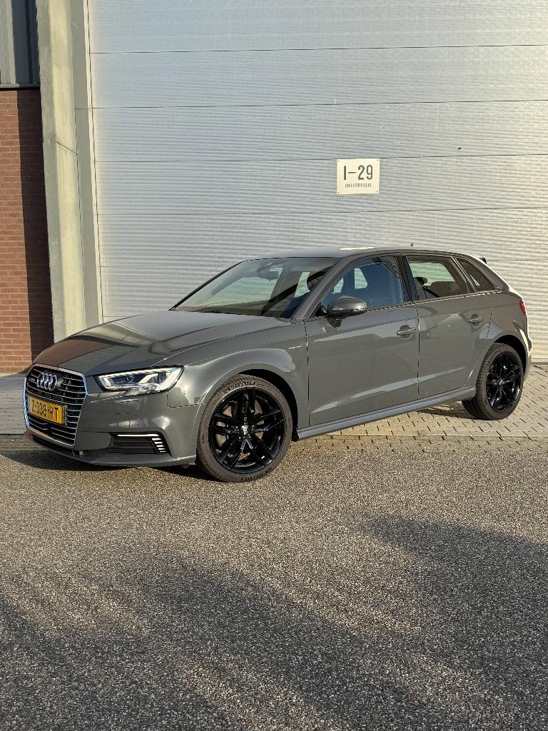 Audi A3 E-tron Phev 1.4 Tfsi 204pk S Tronic 2018 Grijs, Auto's, Stof, Plug-in hybride, 1395 cc, 1400 kg