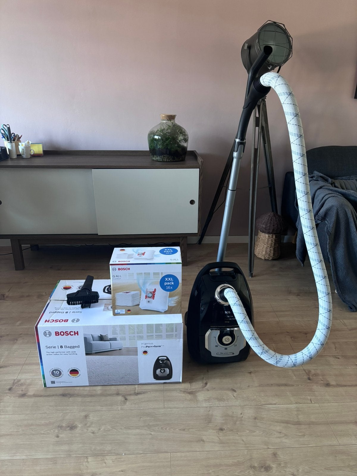 Bosch serie 8 stofzuiger nieuw met bon, Bosch, Nieuw, Sledestofzuiger, Stille werking
