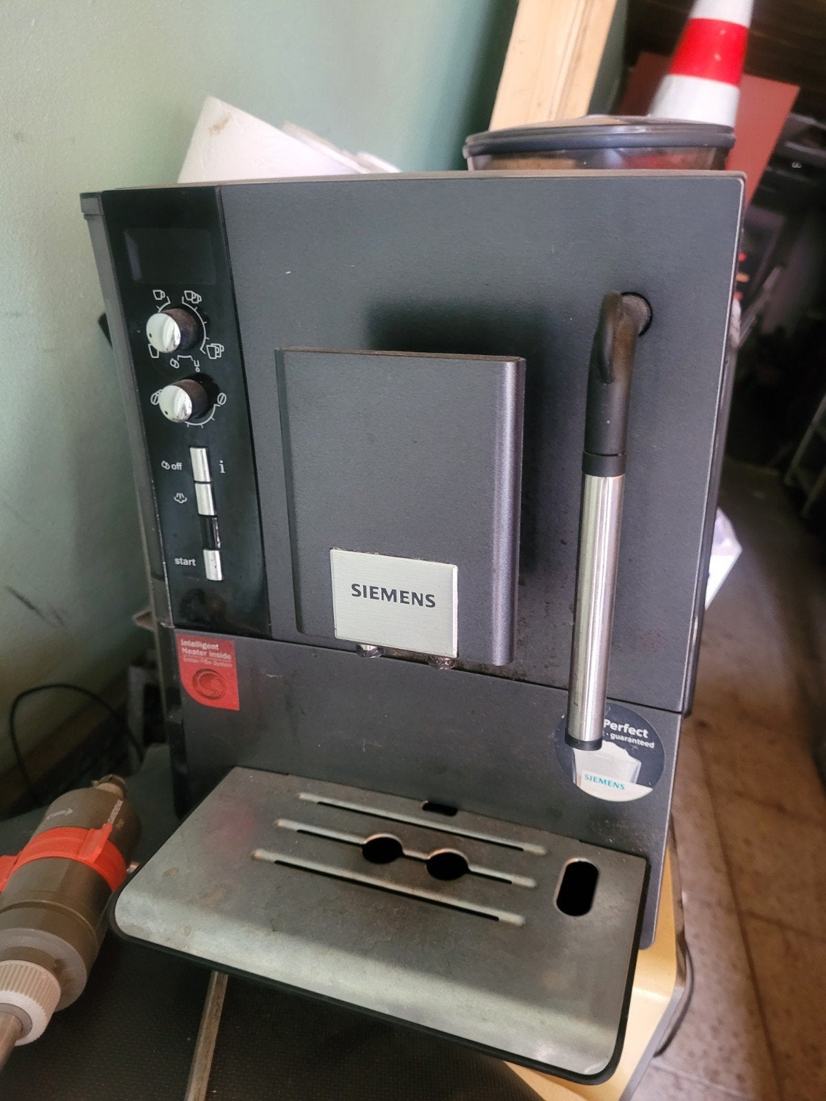 Siemens EQ.5 Macchiato volautomatische koffiemachine, Witgoed en Apparatuur, Koffiezetapparaten, Koffiemachine, 4 tot 10 kopjes