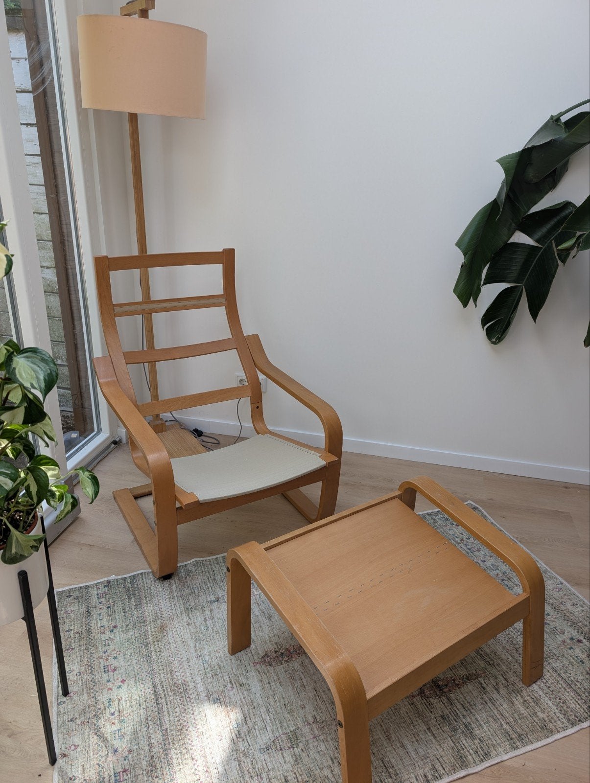 IKEA Poäng stoel met voetenbank - Gebruikt, zonder hoezen, Huis en Inrichting, Ophalen, Gebruikt, Overige kleuren, Eén