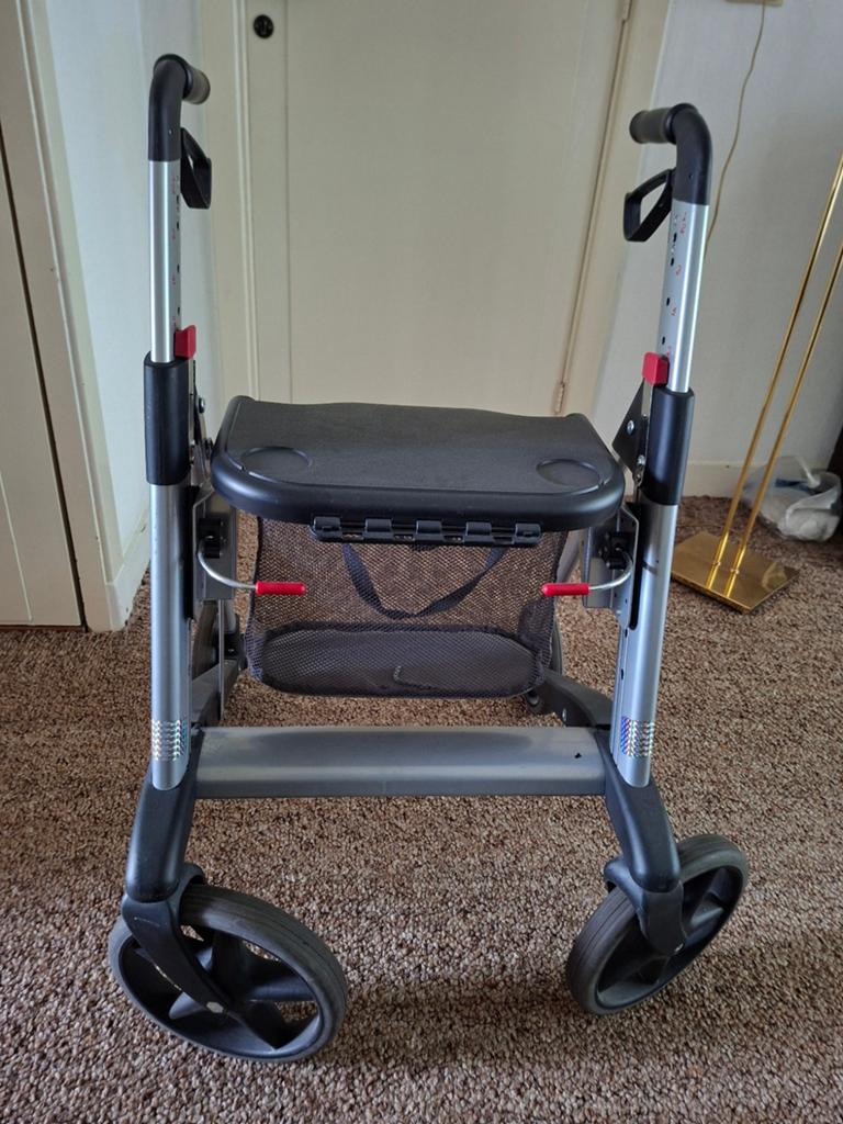 Rollator € 100, weinig gebruikt ivm overlijden!, Diversen, Rollators, Ophalen of Verzenden