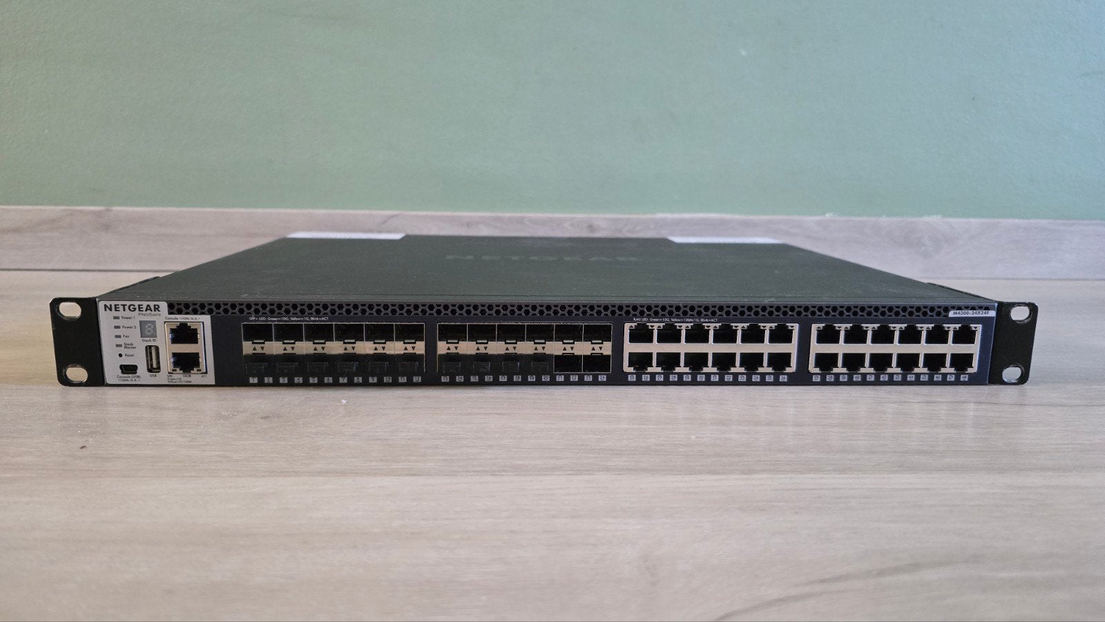 Netgear ProSAFE M4300-24X24F | 10G Managed Switch, Computers en Software, Netwerk switches, Ophalen, Gebruikt