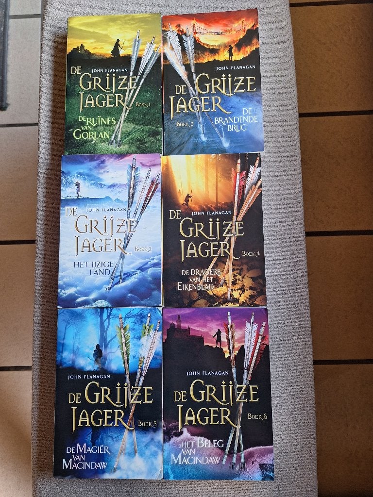 De Grijze Jager John Flanagan 7 delen, Ophalen of Verzenden, Gelezen