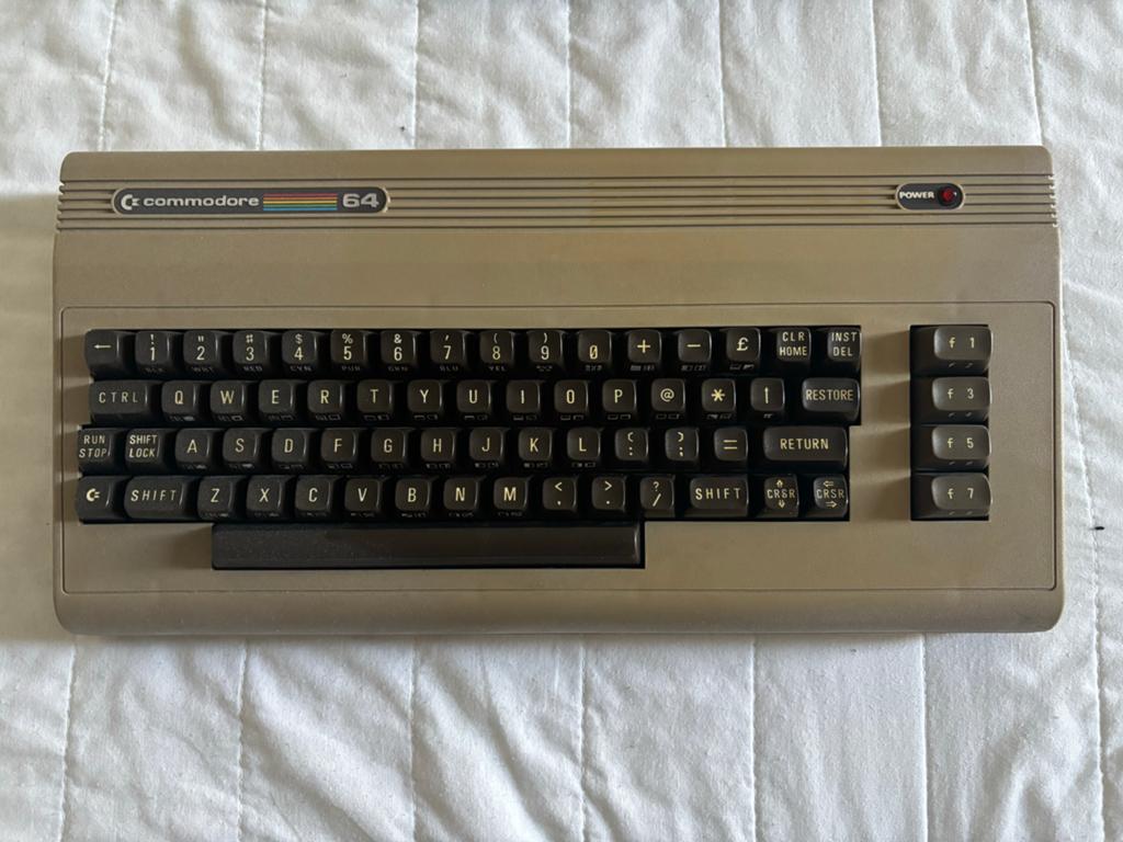 Commodore 64 met beschermhoes - Vintage computer, Ophalen of Verzenden